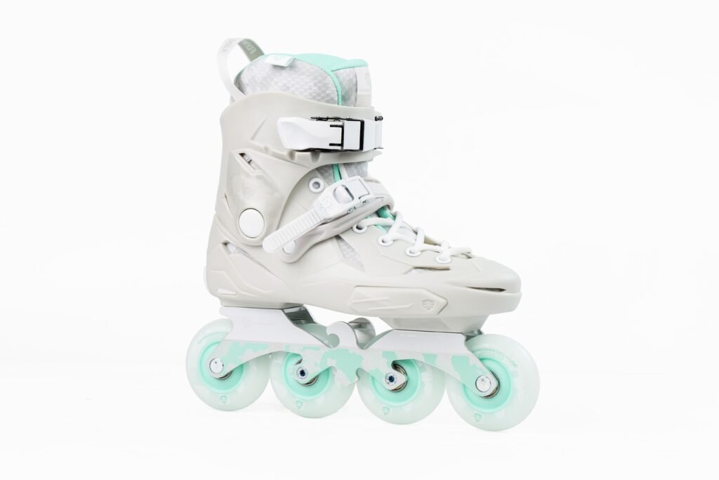 Flying Eagle X3 SHRIKE Skates - Pearl